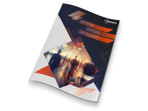 Макет обкладинки звіту «Активний соціальний інтранет» з розмитими силуетами людей.